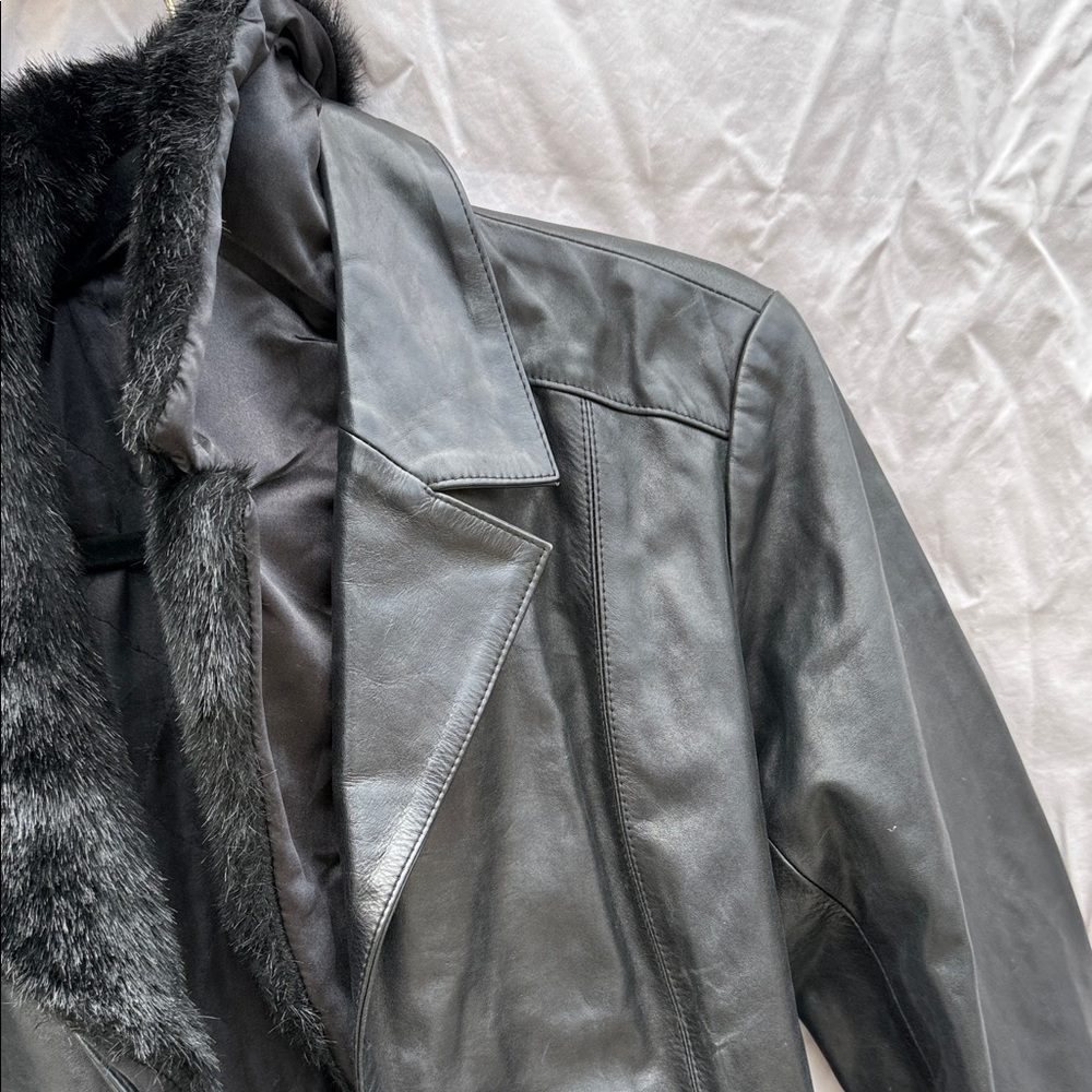 Zara Women's Black 100% Leather Jacket with Removable Faux Fur Collar - Picture 8 of 8